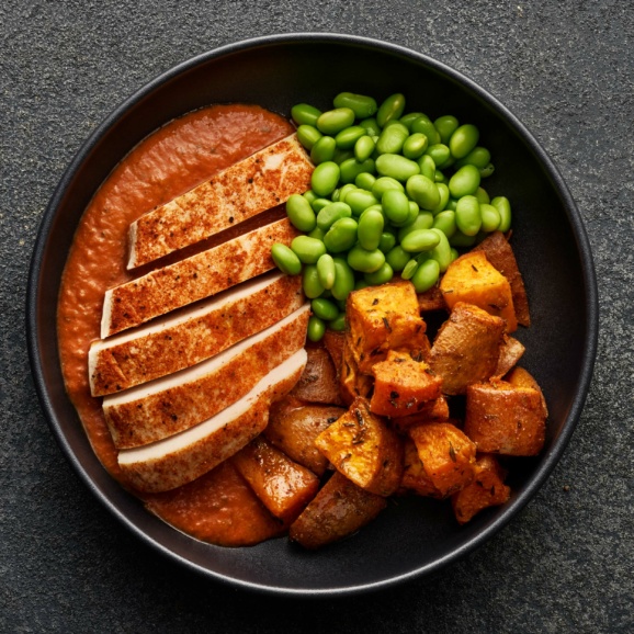Kyckling med tomatsås och sötpotatis
